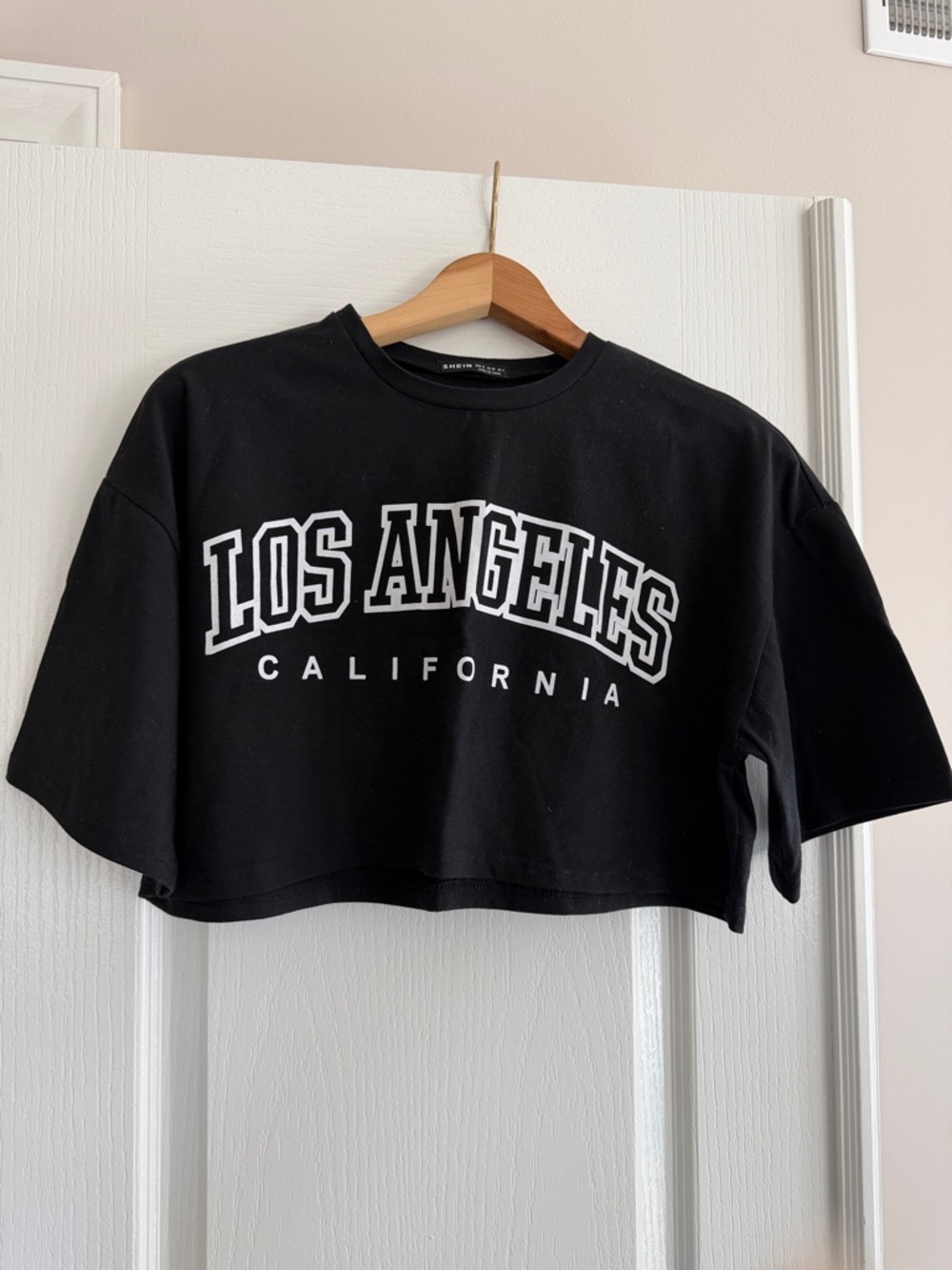 SHEIN Black Cropped Tee with White 'Los Angeles California' Graphic